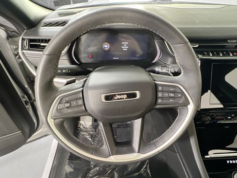 Used 2023 Jeep Grand Cherokee L Laredo AWD/4WD image 11