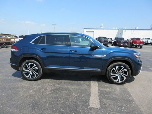 Used 2020 Volkswagen Atlas Cross Sport SEL Premium AWD/4WD image 2