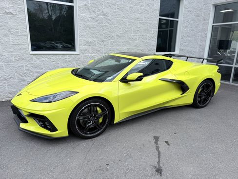 Used 2021 Chevrolet Corvette Stingray Premium Cpe w/ Z51 Performance Package RWD image 2