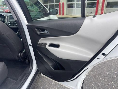 Used 2022 Chevrolet Equinox LS AWD/4WD image 11