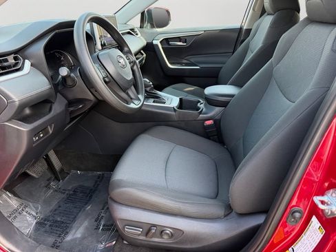 Used 2025 Toyota RAV4 XLE FWD image 16