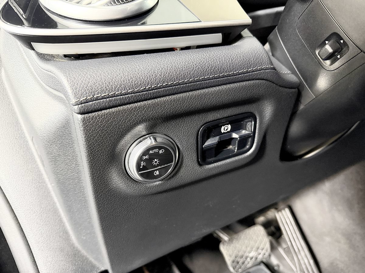 Used 2022 Mercedes-Benz EQS 580 4MATIC Sedan image 29