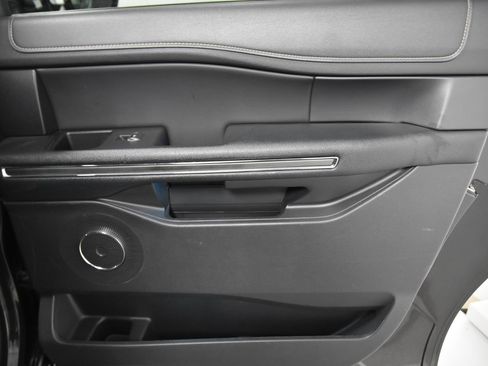 Used 2024 Ford Expedition Max XLT RWD image 16