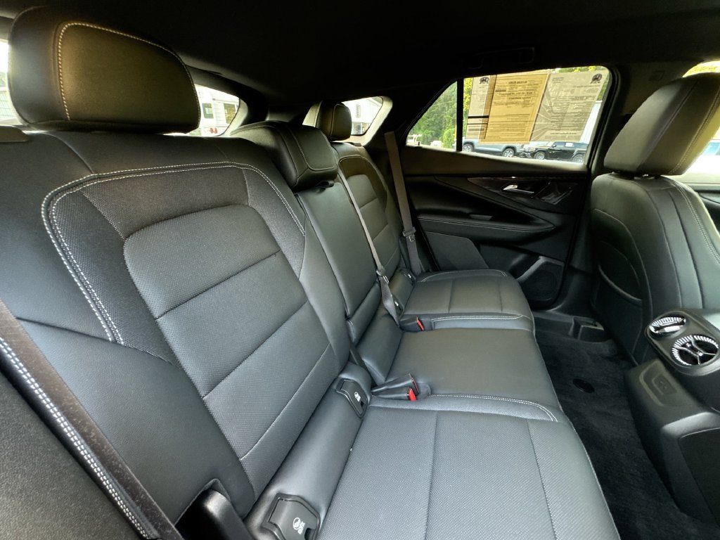 Used 2024 Chevrolet Blazer EV LT AWD/4WD image 28