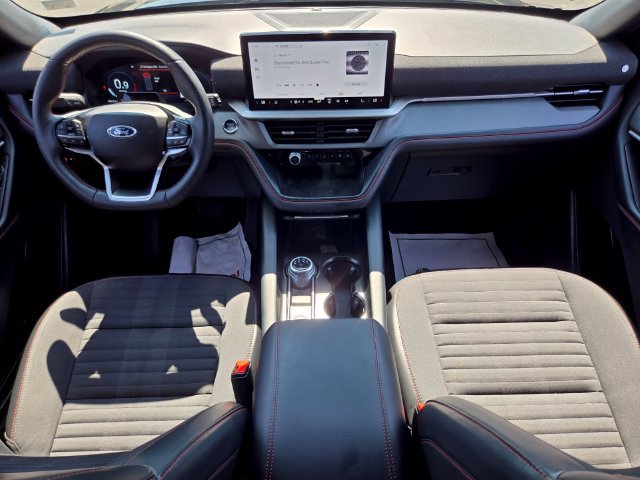 Used 2025 Ford Explorer ST-Line w/ ST-Line Street Pack AWD/4WD image 15