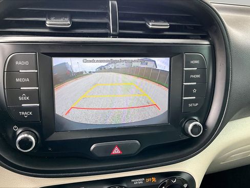 Used 2020 Kia Soul LX FWD image 26
