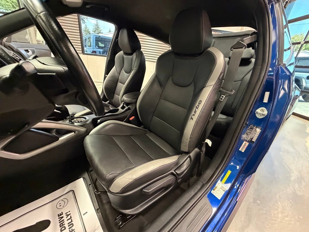 Used 2016 Hyundai Veloster Turbo FWD image 7