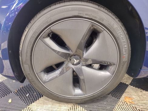 Used 2019 Tesla Model 3 image 5