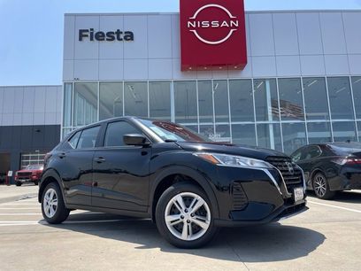 New 2025 Nissan Kicks Play S