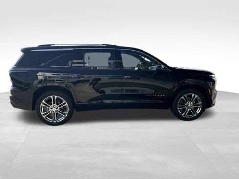 Certified 2025 Chevrolet Traverse High Country FWD image 9