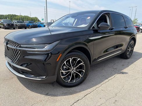 Used 2025 Lincoln Nautilus Premier AWD/4WD image 3