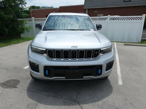 Used 2023 Jeep Grand Cherokee Overland w/ Advanced Protech Group III AWD/4WD image 12