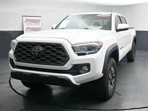 Used 2022 Toyota Tacoma TRD Off-Road w/ Technology Package image 4