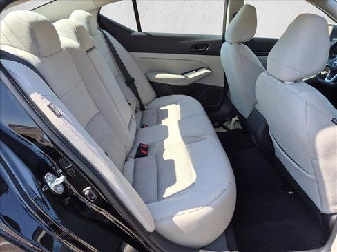 Used 2025 Nissan Altima 2.5 SV FWD image 18