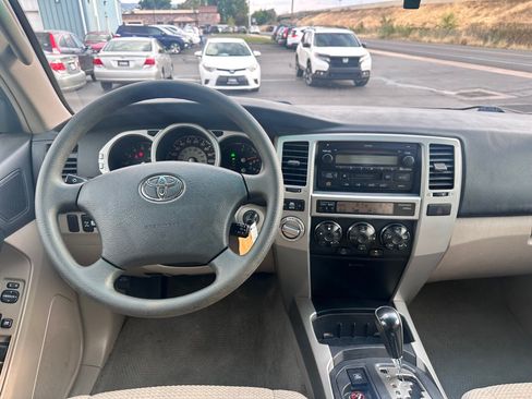 Used 2005 Toyota 4Runner SR5 AWD/4WD image 5