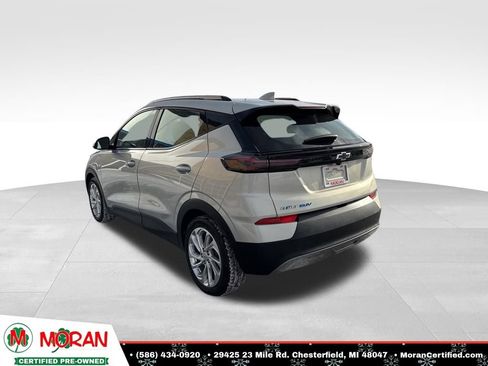 Used 2022 Chevrolet Bolt EUV LT w/ Comfort Package image 3