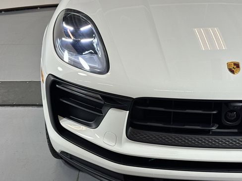 Used 2025 Porsche Macan image 25