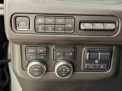 Used 2024 GMC Yukon Denali Ultimate AWD/4WD image 16