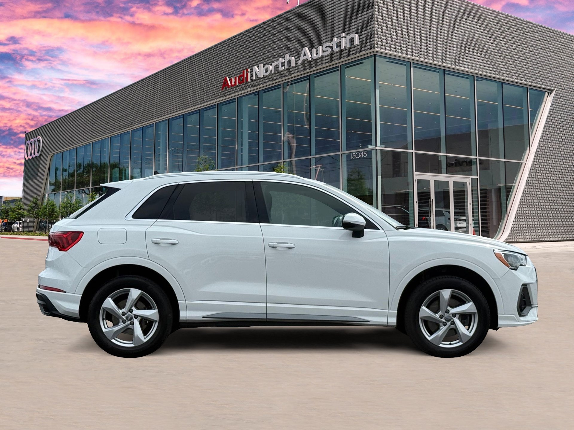 Used 2021 Audi Q3 2.0T Premium w/ Convenience Package AWD/4WD image 3