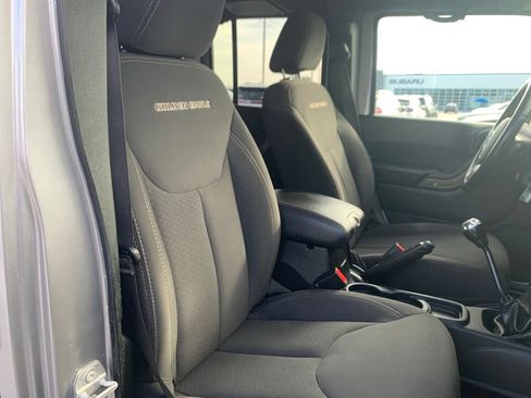 Used 2018 Jeep Wrangler Unlimited Sport AWD/4WD image 15