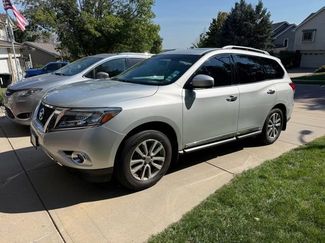 Used 2015 Nissan Pathfinder SL w/ SL Premium Package FWD video 2