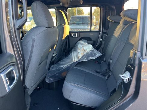 New 2026 Jeep Gladiator Sport image 17