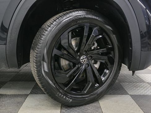Used 2023 Volkswagen Atlas SE w/ Panoramic Sunroof Package AWD/4WD image 18