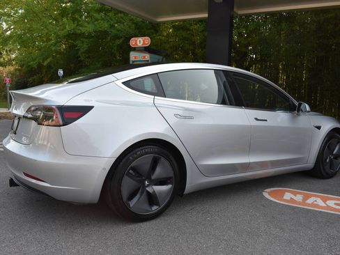 Used 2018 Tesla Model 3 Long Range AWD/4WD image 3