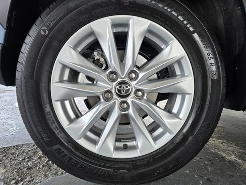 Used 2025 Toyota Corolla Cross LE FWD image 62