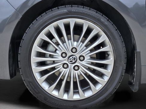Used 2017 Toyota Avalon Limited FWD image 38
