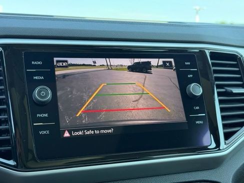 Used 2022 Volkswagen Atlas SEL R-Line image 35