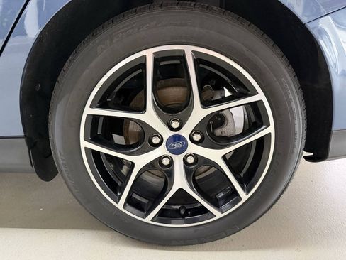 Used 2018 Ford Focus SEL w/ Cold Weather Package FWD image 29