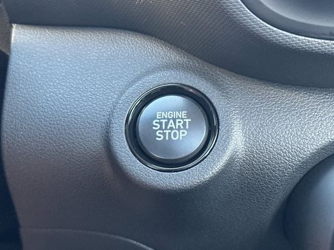 Certified 2025 Hyundai Venue SEL image 25