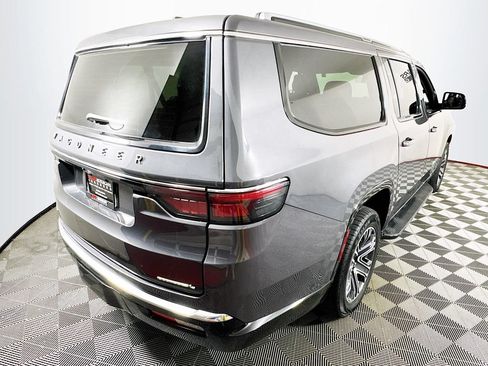 Used 2023 Jeep Wagoneer L Series II AWD/4WD image 7