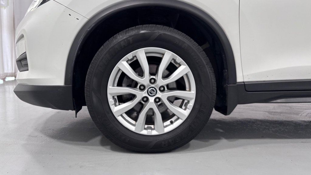Used 2018 Nissan Rogue SV AWD/4WD image 30