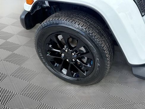 Used 2023 Jeep Wrangler Unlimited Sahara AWD/4WD image 35