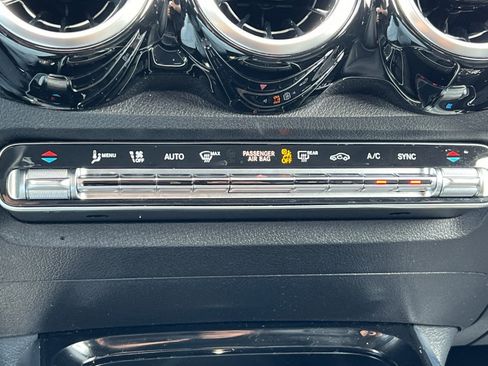 Used 2022 Mercedes-Benz GLB 250 image 24