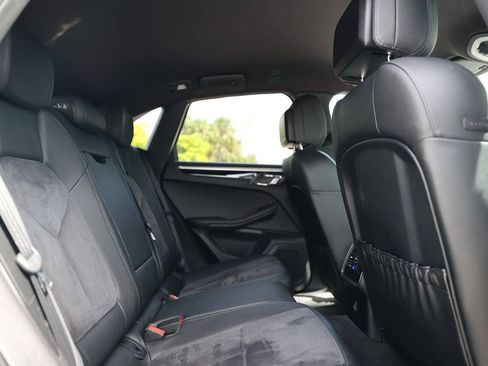 Used 2018 Porsche Macan AWD/4WD image 22