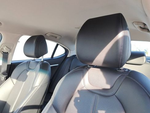 Used 2023 Genesis G70 2.0T image 16