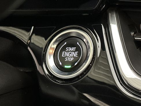 Used 2025 Chevrolet Trax RS w/ Sunroof Package FWD image 29