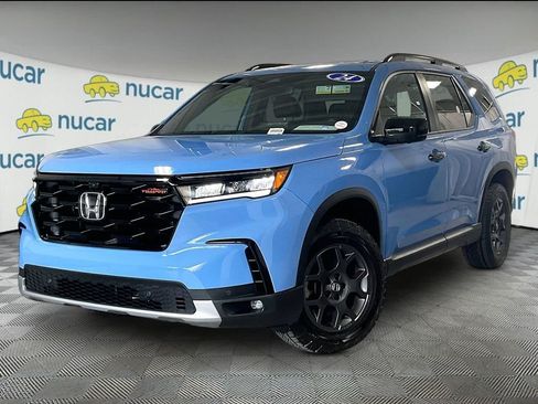 Used 2024 Honda Pilot TrailSport image 3