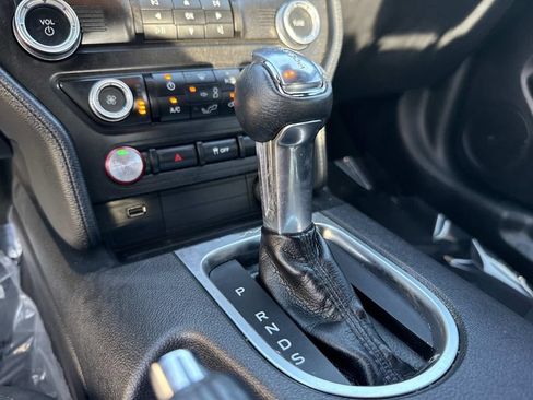 Used 2022 Ford Mustang Coupe RWD image 25