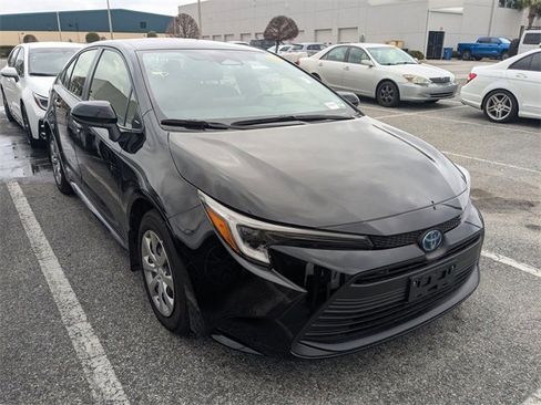 Certified 2024 Toyota Corolla LE image 1