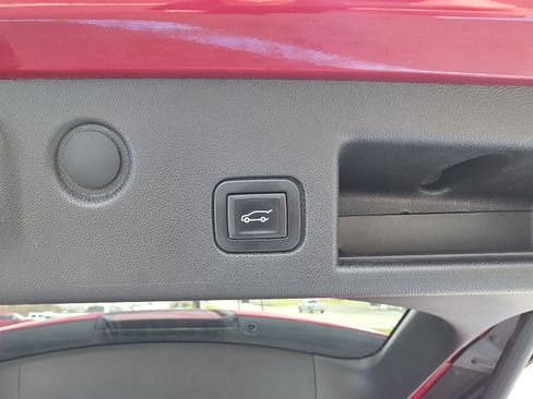 Used 2018 Chevrolet Equinox Premier AWD/4WD image 23