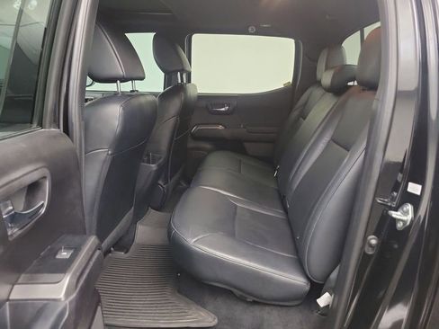 Used 2021 Toyota Tacoma TRD Off-Road image 10