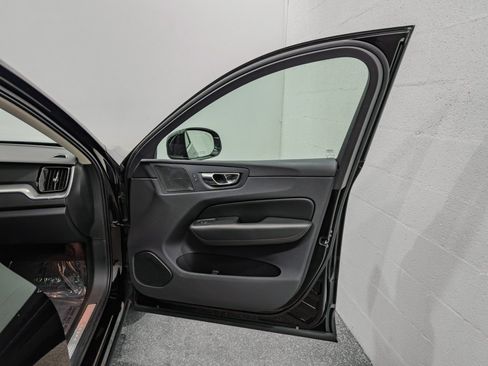 Used 2019 Volvo XC60 T5 Momentum w/ Multimedia Package AWD/4WD image 23