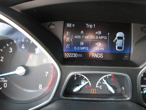 Used 2017 Ford Escape SE w/ Equipment Group 201A AWD/4WD image 9