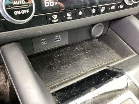 Used 2023 Mitsubishi Outlander SE image 30