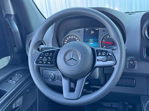 Used 2023 Mercedes-Benz Sprinter 2500 image 20