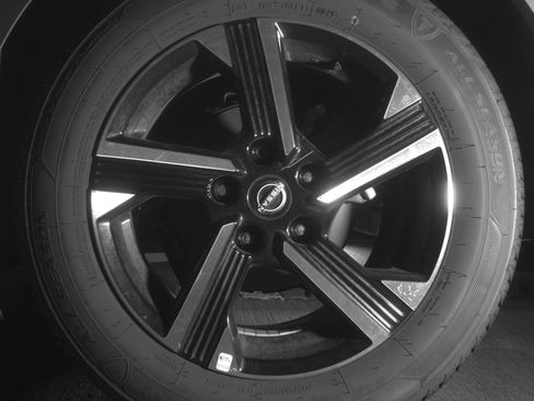 Used 2025 Nissan Sentra SV image 14